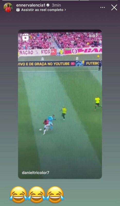 Enner Valencia leva "na esportiva" e compartilha lance que tropeça e cai ao passar pelo goleiro