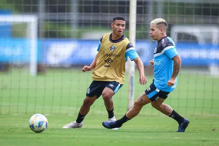 Empresário de promessa do Grêmio desaprova declaração de Renato: "Exposição desnecessária" Grêmio