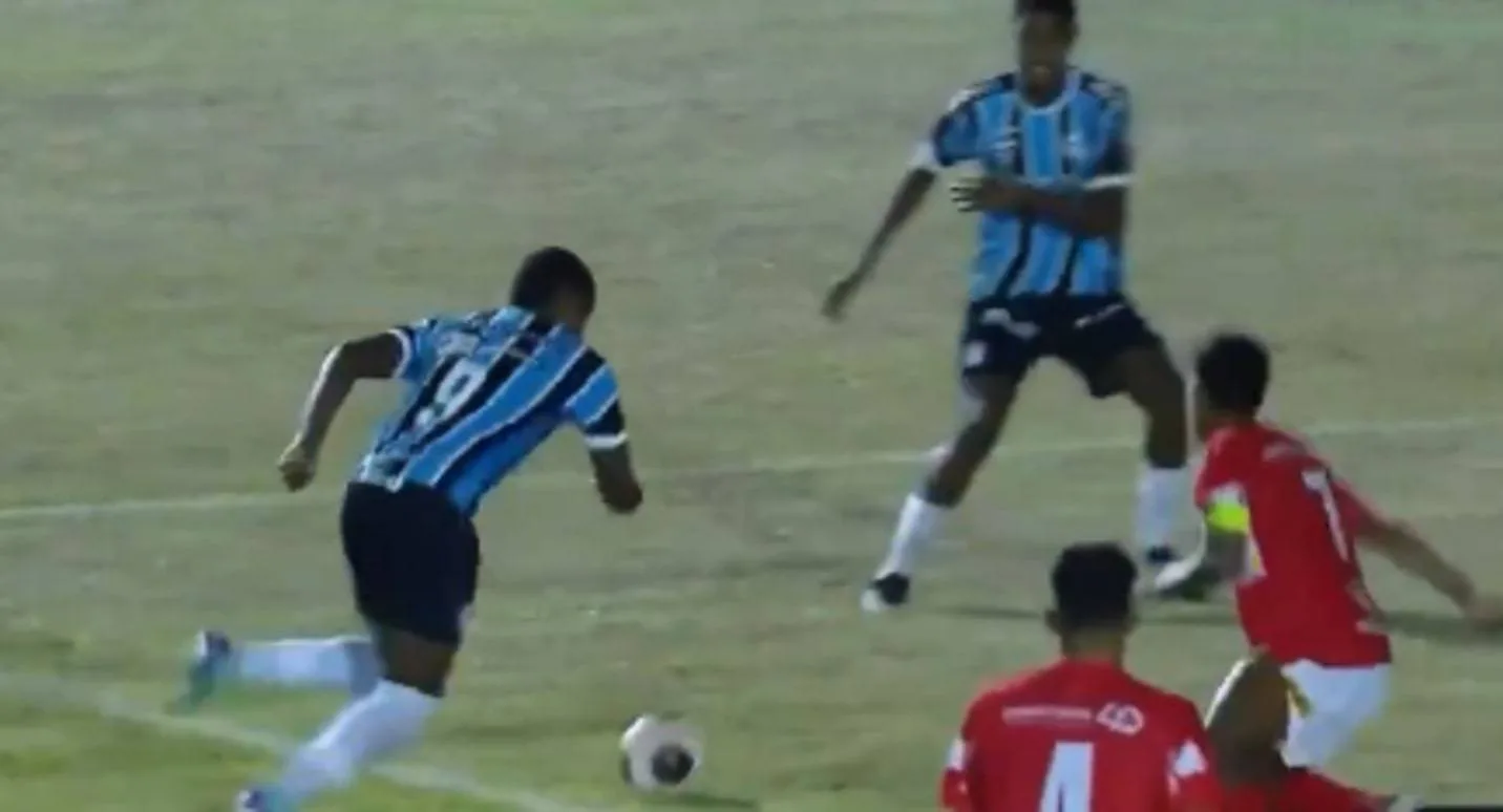 Jardiel mantém fase artilheira e faz outro belo gol pelo Grêmio na Copa São Paulo; veja o lance Grêmio