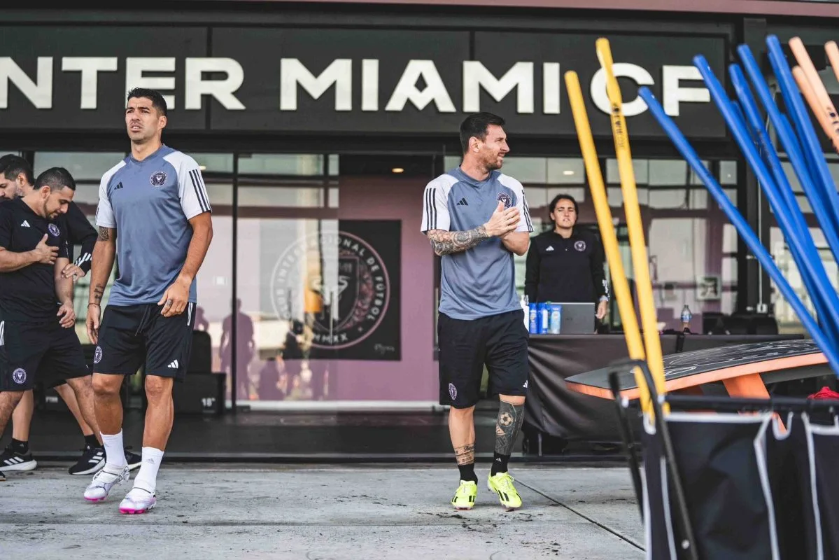 Vídeo - Suárez e Messi começam a treinar pelo Inter Miami e são destaques na reapresentação Suárez