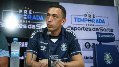 Marchesín responde se concorda com "rodízio" de Renato e diz ter "muita vontade" de jogar Marchesín é do Grêmio de Renato