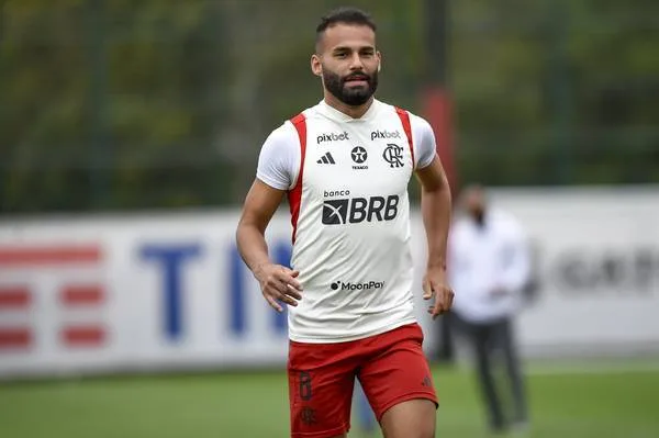 Inter perto de Thiago Maia