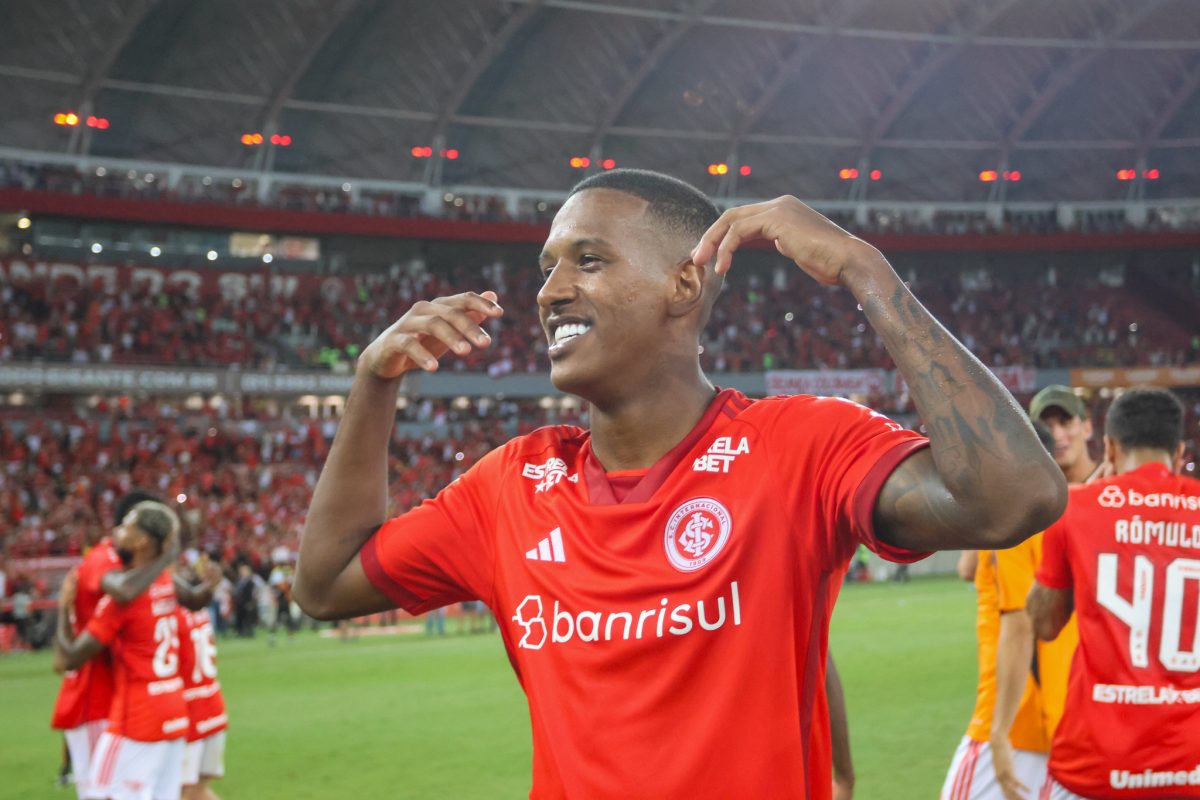 Robert Renan foi titular do Inter