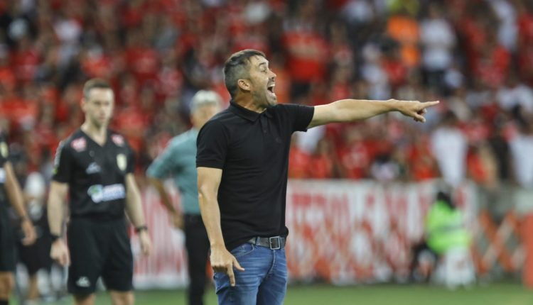 Coudet pelo Inter no Gre-Nal