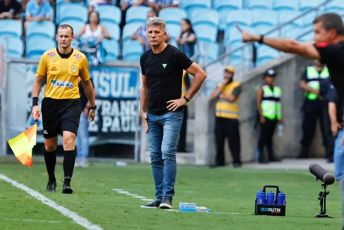 Renato admite atuação ruim, fala da lesão de Jhonata Robert e explica por que Diego Costa não veio antes Renato Portaluppi, treinador do Grêmio