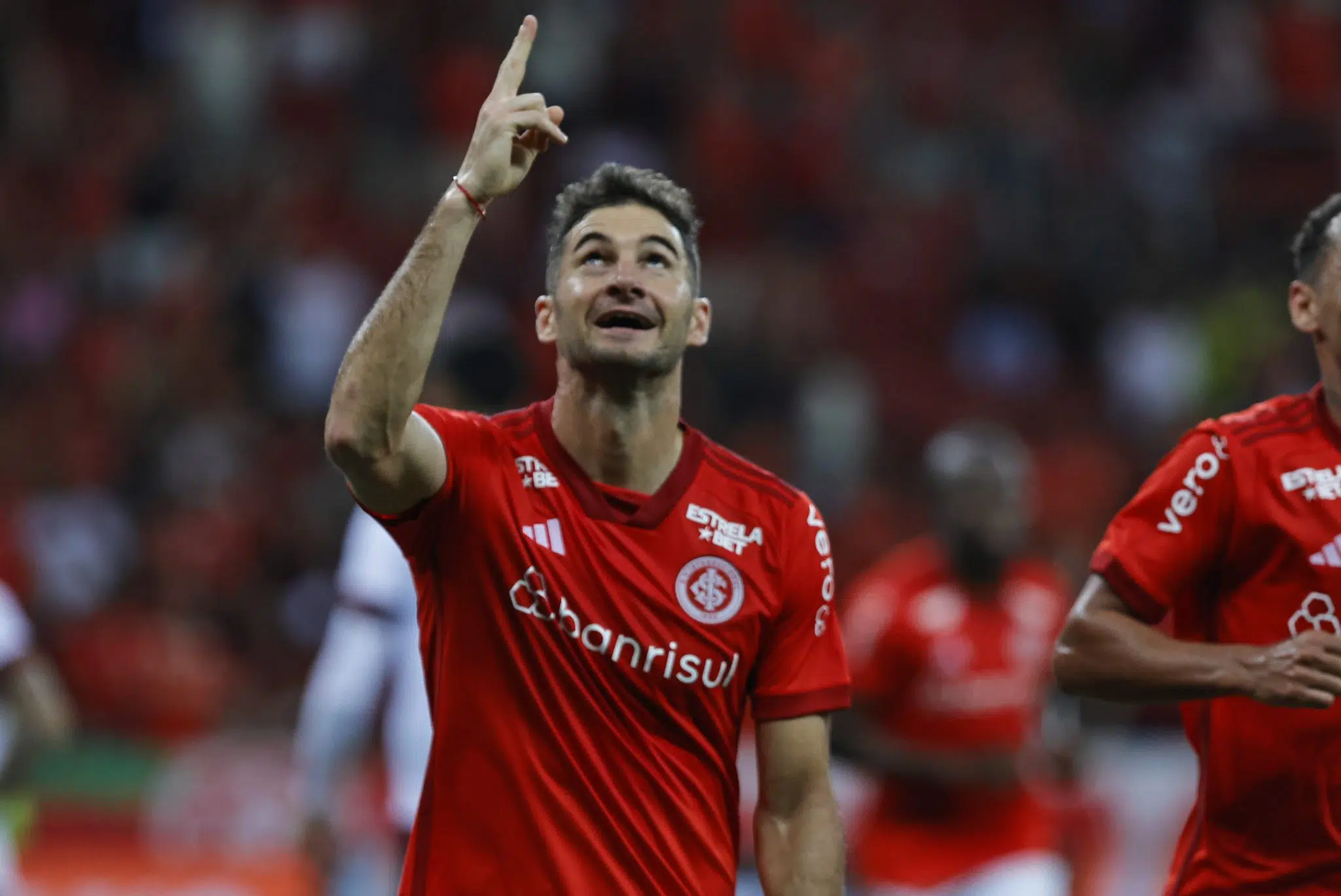Alario tem dores no joelho e vira preocupação no Inter para o próximo jogo, diz repórter Alario desfalca o Inter contra o Juventude