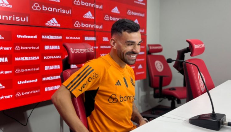 Bruno Henrique pelo Inter mirando o Gre-Nal, com elogios ao Grêmio