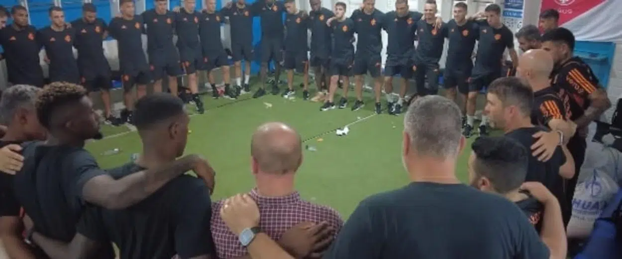 Coudet discursa aos jogadores após vitória e já alerta para o clássico: "Semana especial" Coudet pelo Inter
