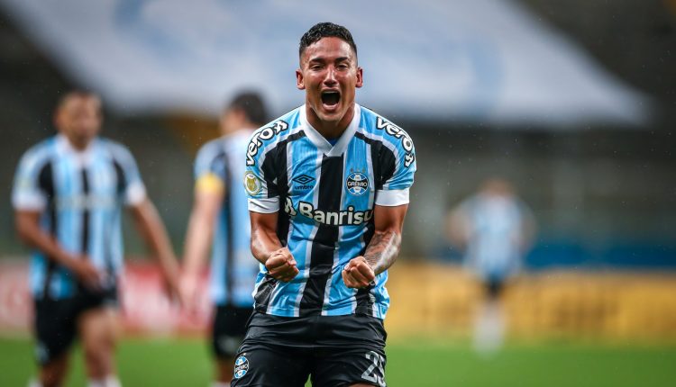 Jhonata Robert pelo Grêmio