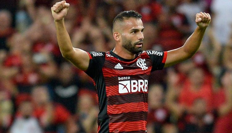 Inter perto de Thiago Maia, do Flamengo