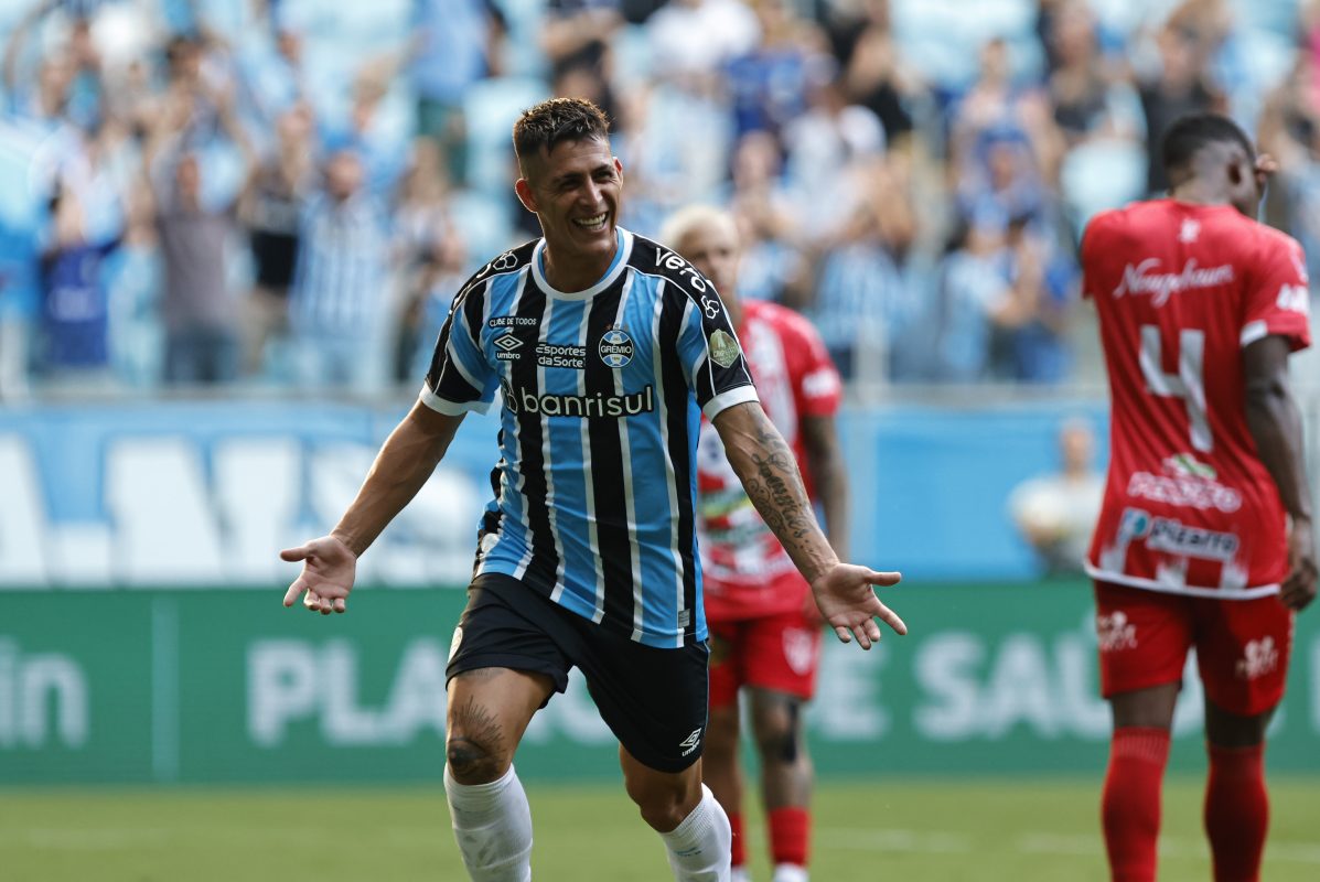 Clube grego inicia negociações para contratar Pavón, mas Grêmio faz exigência Pavón brilhou pelo Grêmio