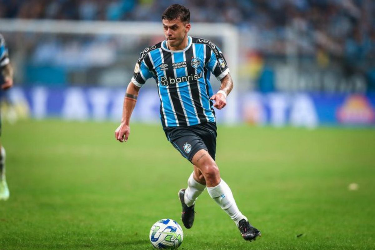 Carballo diz ter caminhado na água para pedir resgate e afirma: "Muitos do clube perderam tudo" Grêmio de Renato atualizou situação de Felipe Carballo