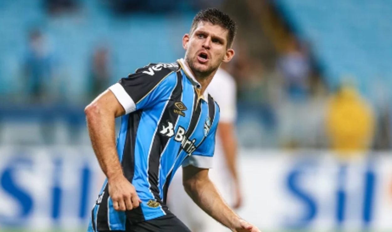 Protocolo adotado pela CBF retira Kannemann de Grêmio x Athletico; entenda o caso Kannemann pelo Grêmio falou de Renato