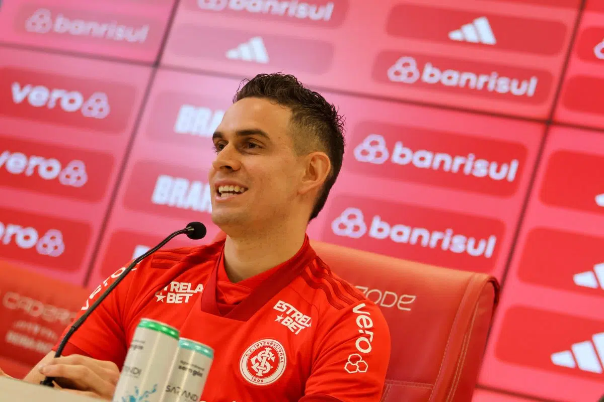 Promete gol? Borré projeta o primeiro Gre-Nal e elogia união solidária de Inter e Grêmio Rafael Borré no Inter