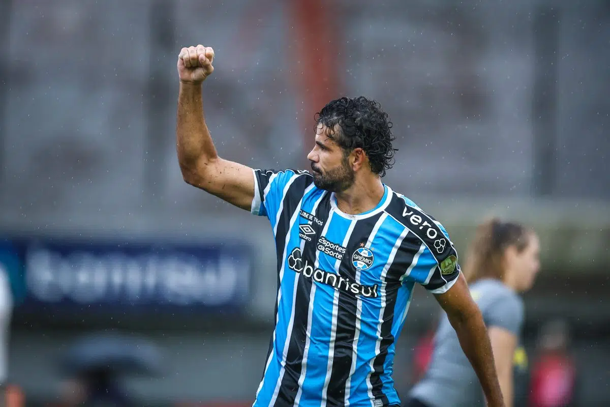 Diego Costa arranca em alta no Grêmio e já pensa na semi na Arena: "Trabalhar bem na semana" Diego Costa bem pelo Grêmio