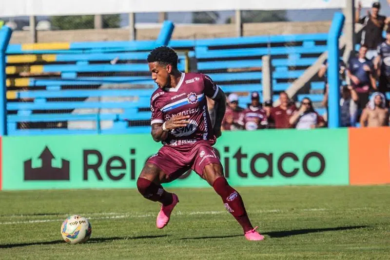 Atacante do Caxias não vê tarefa "impossível" dentro da Arena do Grêmio: "Chegar lá e fazer o crime" Grêmio recebe o Caxias