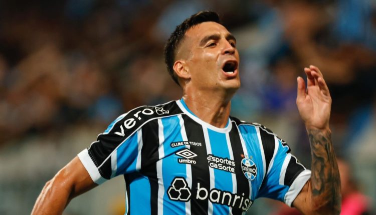 Cristaldo fez golaço pelo Grêmio