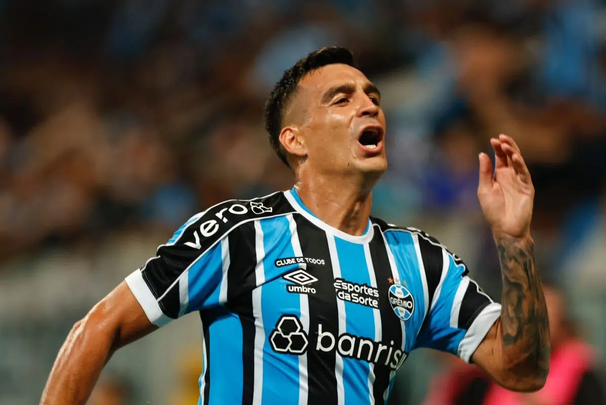 Cristaldo fez golaço pelo Grêmio