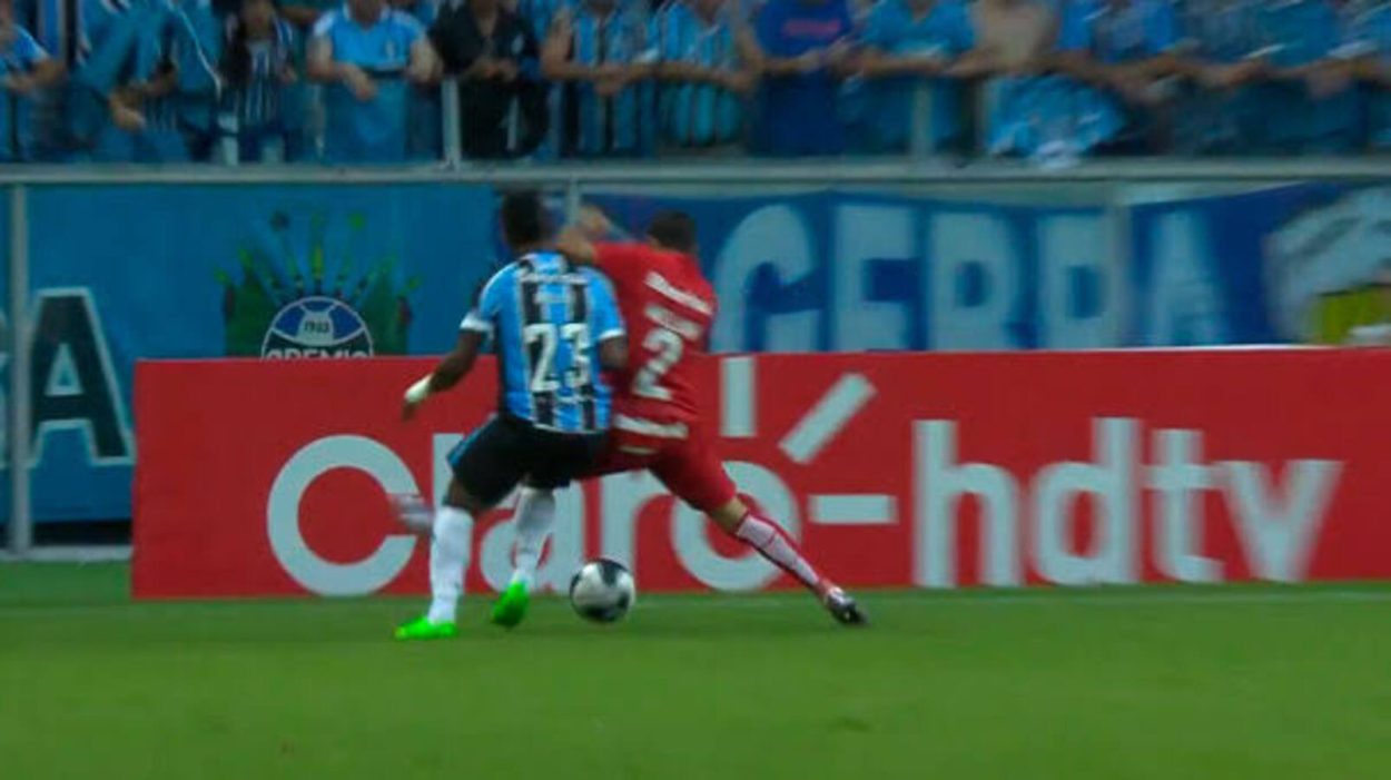 Daronco falou sobre o lance de Bolaños no Grêmio em Gre-Nal