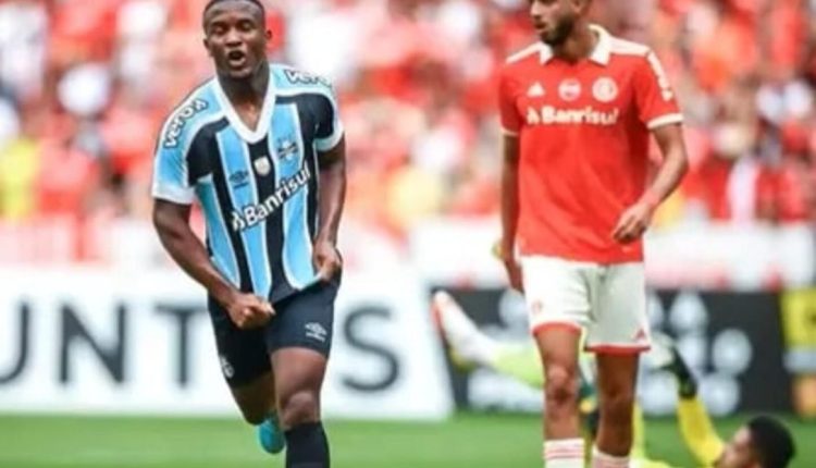 Elias pelo Grêmio