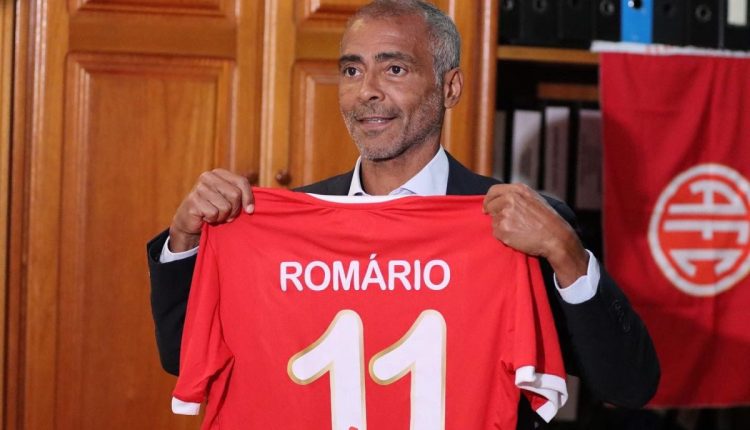 Romário contrata ex-Grêmio