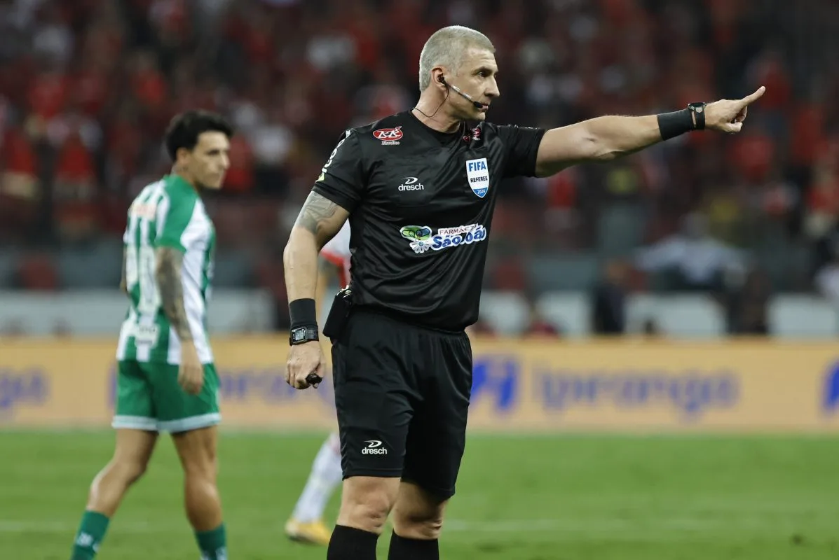 O que a direção do Grêmio falou sobre a arbitragem de Daronco no jogo contra o Juventude Anderson Daronco apita Juventude x Grêmio na ida da final do Gauchão