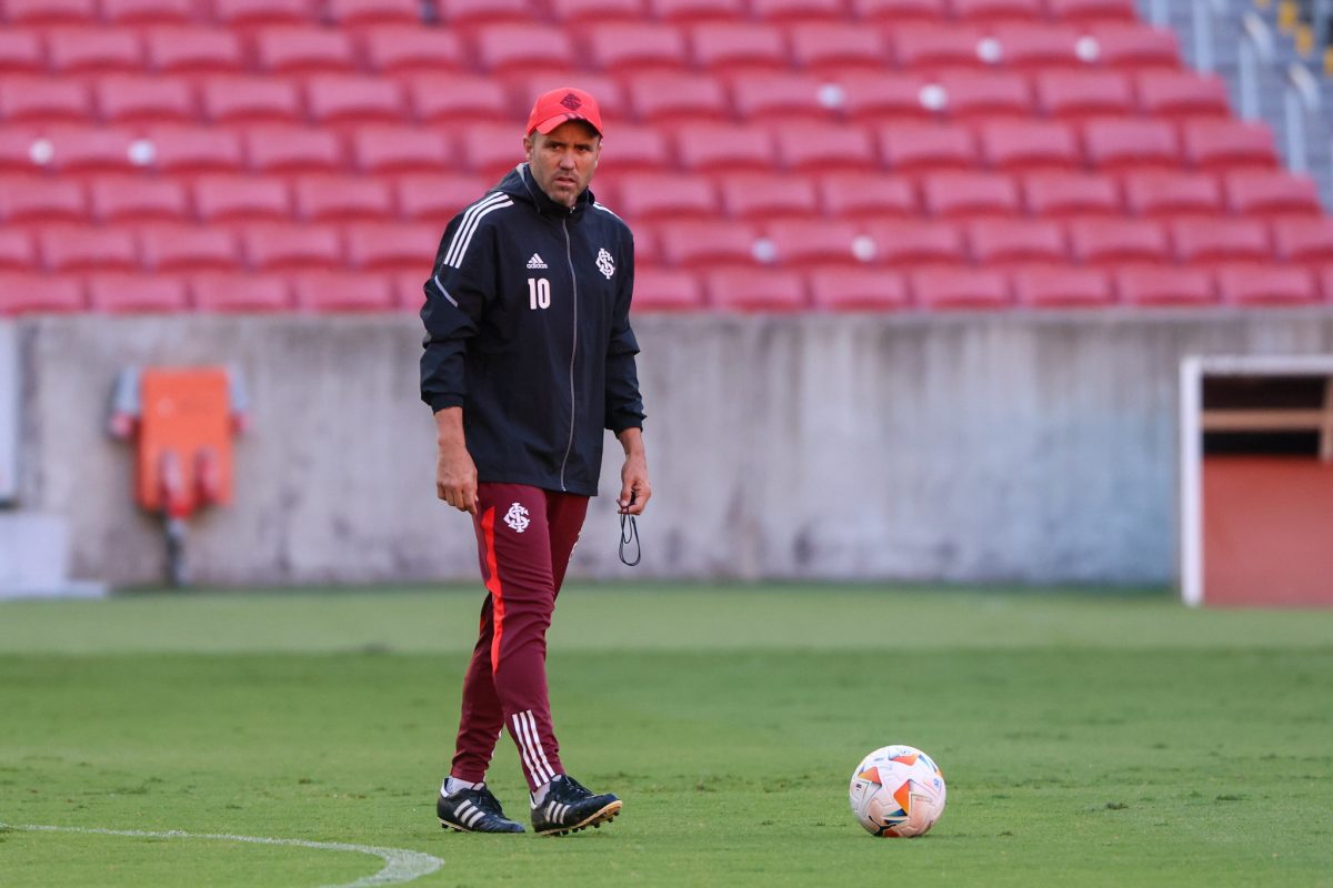 Comentarista menciona "grandeza do Inter" e rebate coletiva de Coudet: "Está ruim sim" Coudet pelo Inter