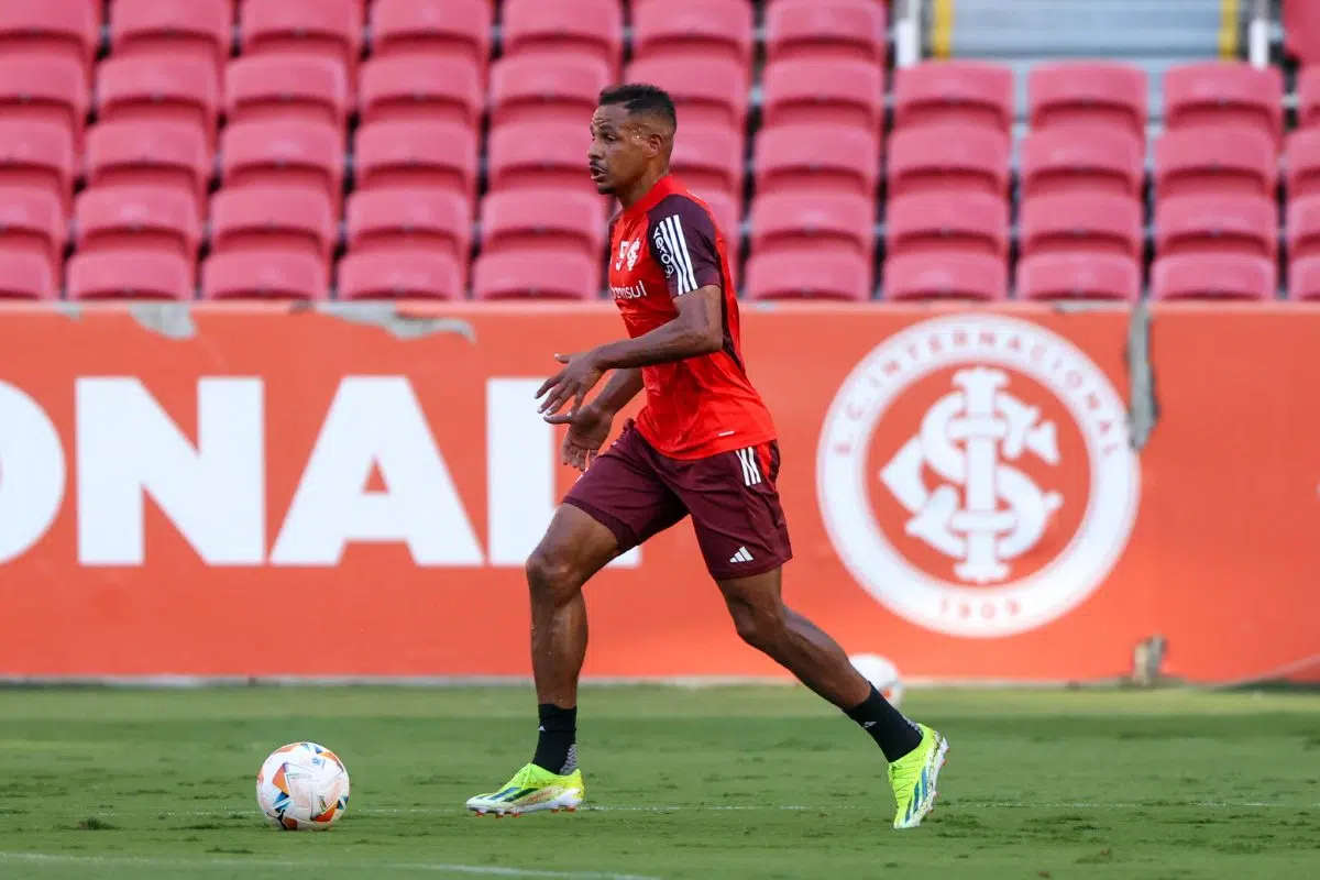 Volante Fernando concedeu entrevista antes da estreia do Inter na Sul-Americana