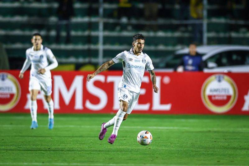 "Grande treinador, mas...": volante do Grêmio fala sobre Quinteros e revela objetivo do ano Dodi pelo Grêmio