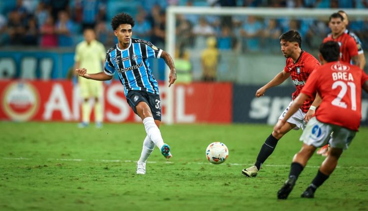 Renato pelo Grêmio escalou Du Queiroz