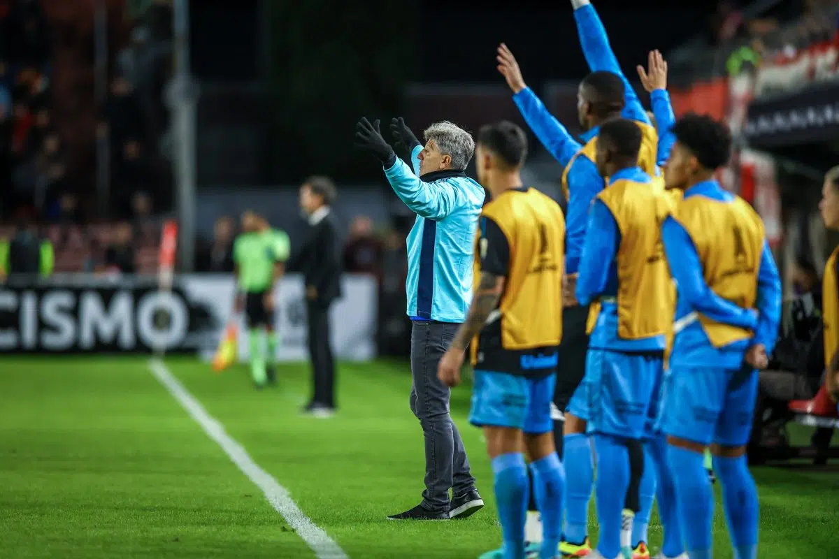 "Jogaram pra c..., mas pezinho no chão", disse Renato aos jogadores depois da vitória de terça Renato pelo Grêmio