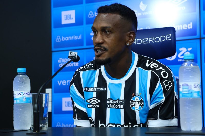 Edenilson pelo Grêmio