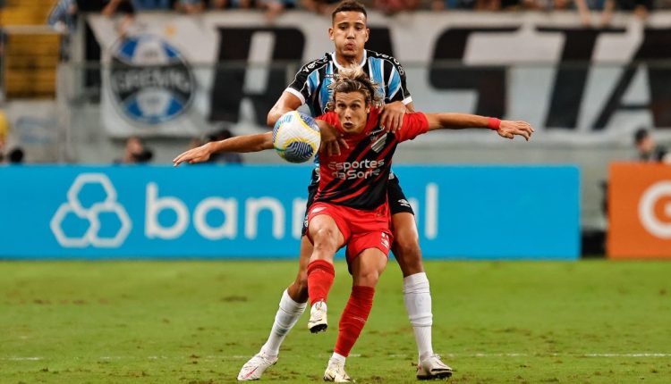 Gustavo Martins pelo Grêmio