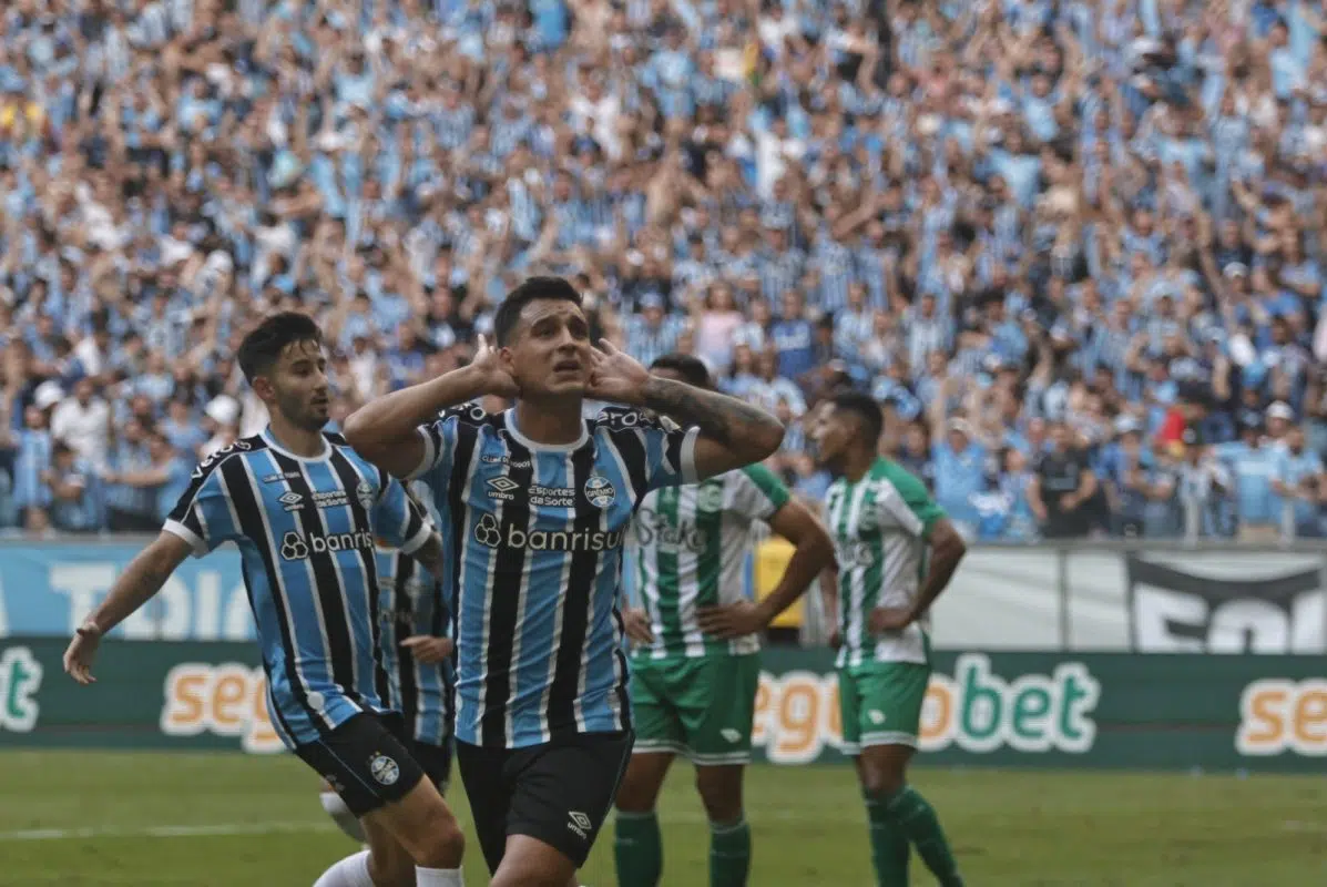 Cristaldo inicia reação, termina Gauchão como artilheiro e fala das críticas: "Sempre vai ter" Cristaldo mandou bem no Grêmio