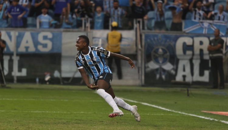 Nathan Fernandes brilhou pelo Grêmio e falou de Diego Costa