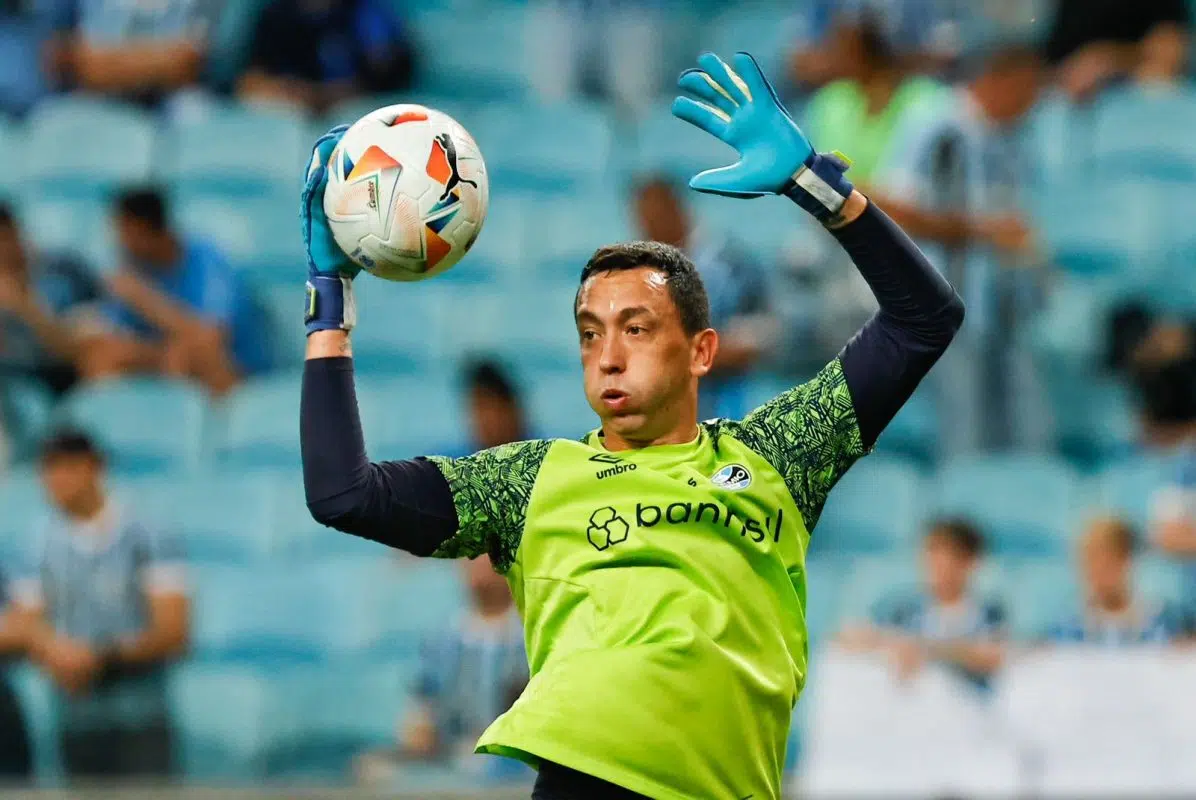 Marchesín admite pressão por resultado na Libertadores e diz o que espera do jogo de terça Marchesín pelo Grêmio