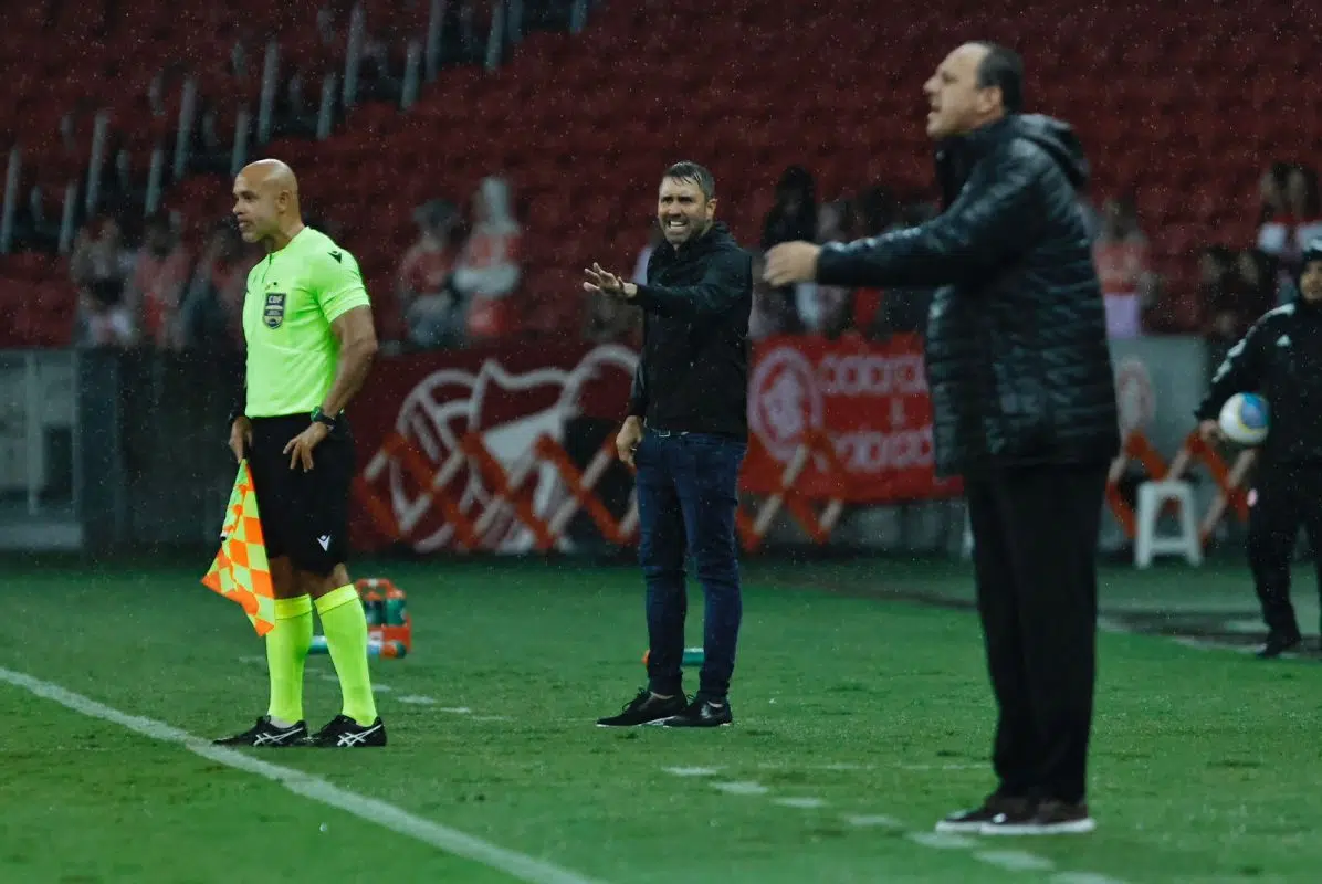 "Ficam no camarote fechado": a incomodação de Coudet com jornalistas identificados Coudet pelo Inter contra o Bahia