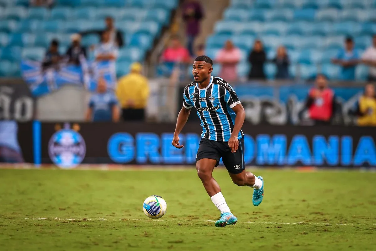 Dirigente do Grêmio explica vinda de Edenilson e confirma venda de Cuiabano: "Bom para os dois lados" Grêmio vende Cuiabano