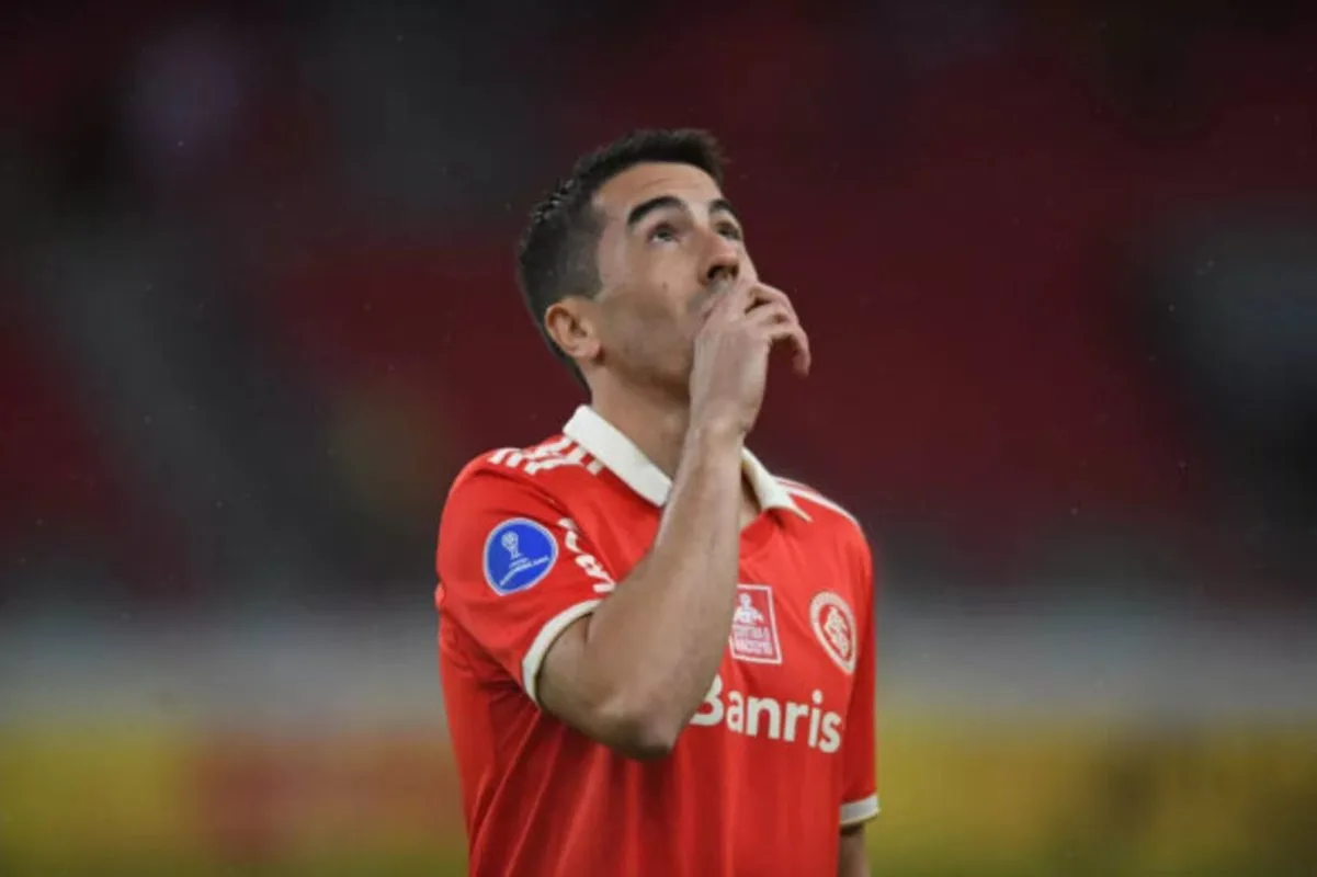 No adeus ao Inter, Carlos De Pena se emociona em vídeo de despedida: "O dia que eu não queria" Carlos De Pena fora do Inter