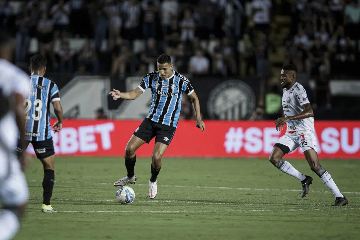 Grêmio publica comunicado oficial e confirma lesão muscular no zagueiro Gustavo Martins Grêmio