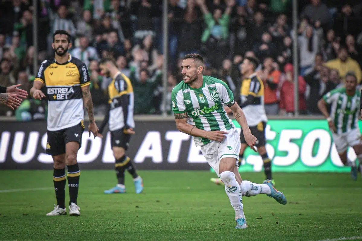Alan Ruschel protesta contra a postura do presidente do Atlético-GO: "Não é mais sobre futebol" Alan Ruschel falou de Roger no Juventude