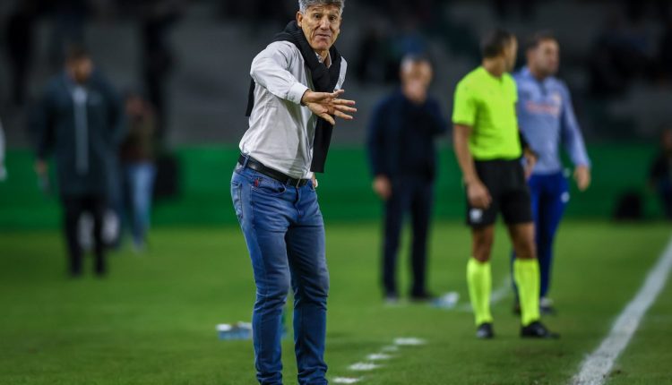 Renato pelo Grêmio contra o Bragantino