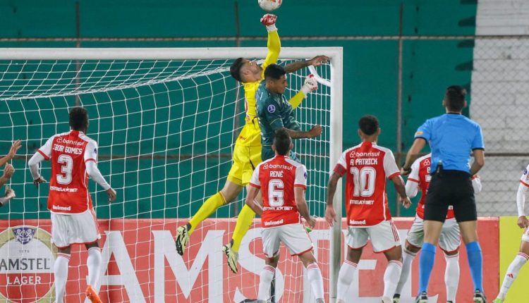 Fabrício em estreia pelo Inter