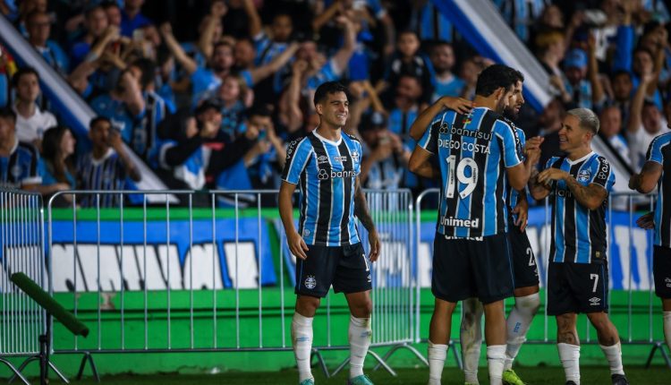 Grêmio empatou no Couto Pereira