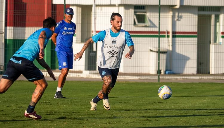 Nathan pelo Grêmio