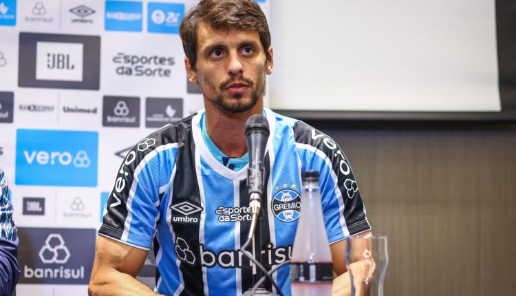 Rodrigo Caio pelo Grêmio