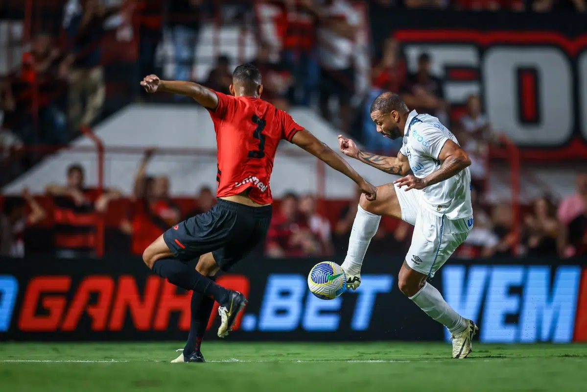 "Estou sendo homem pra c...": o desabafo de JP Galvão após o empate do Grêmio em Goiânia JP Galvão pelo Grêmio