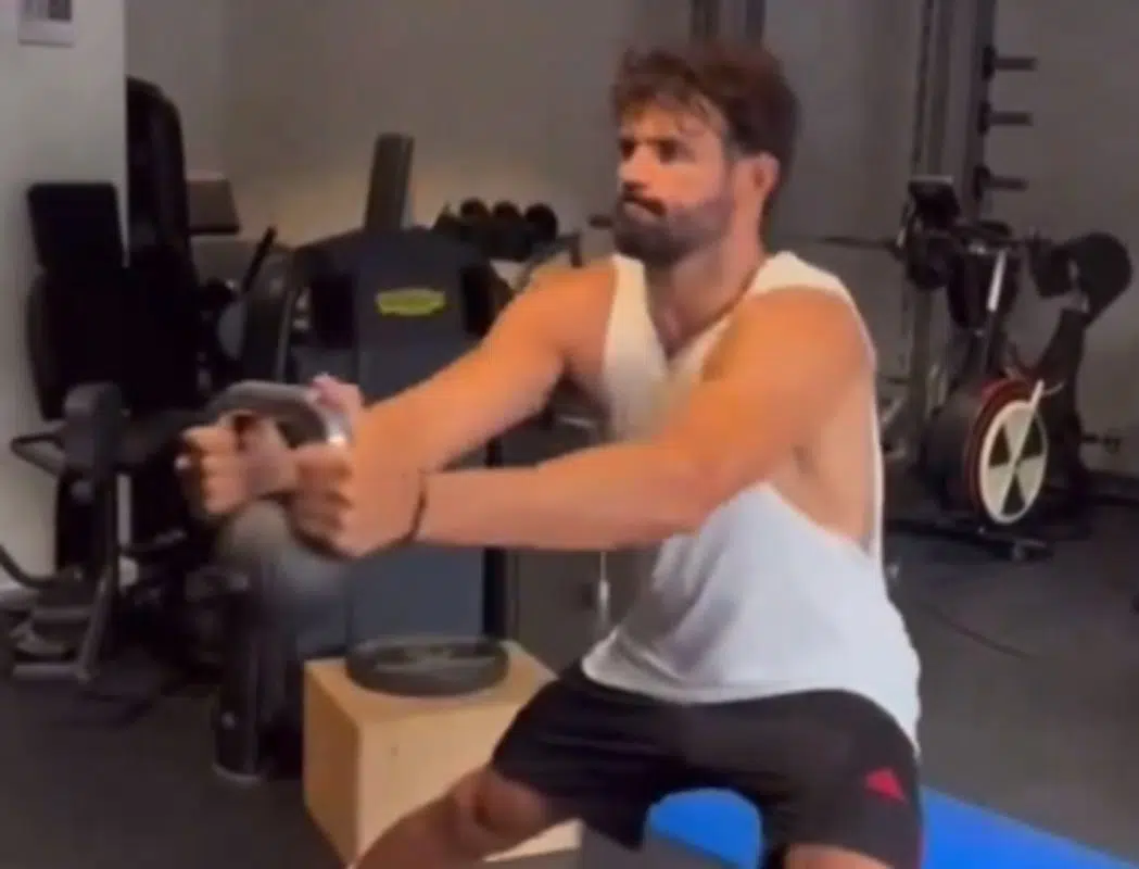 Perto de ganhar concorrente no Grêmio, Diego Costa posta vídeo treinando e tira onda com ex-treinador Diego Costa pelo Grêmio