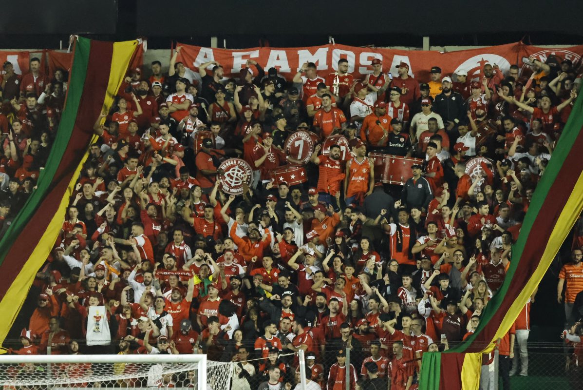 Jornalista revelado torcedor do Inter lembra Mundial de 2006 e pede clima de decisão no Beira-Rio Torcida colorada no Alfredo Jaconi - Inter x Delfim - Sul-Americana 2024