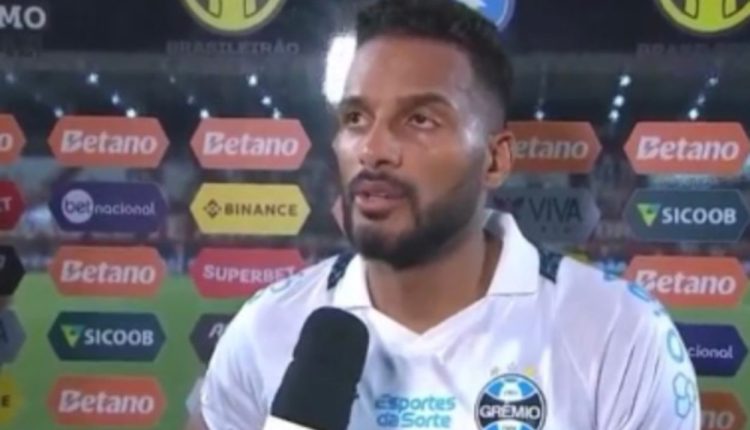 Reinaldo pelo Grêmio